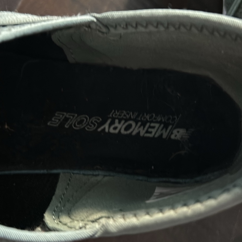 New Balance athletic shoes like new.  Cute color. - Picture 4 of 6